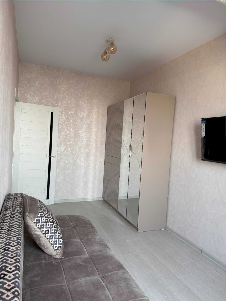 Продажа М-Улугбек Ор.р м.БИЙ 1 ком. 29 кв.м
