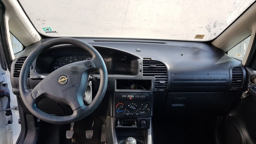 Продавам Опел зафира на части