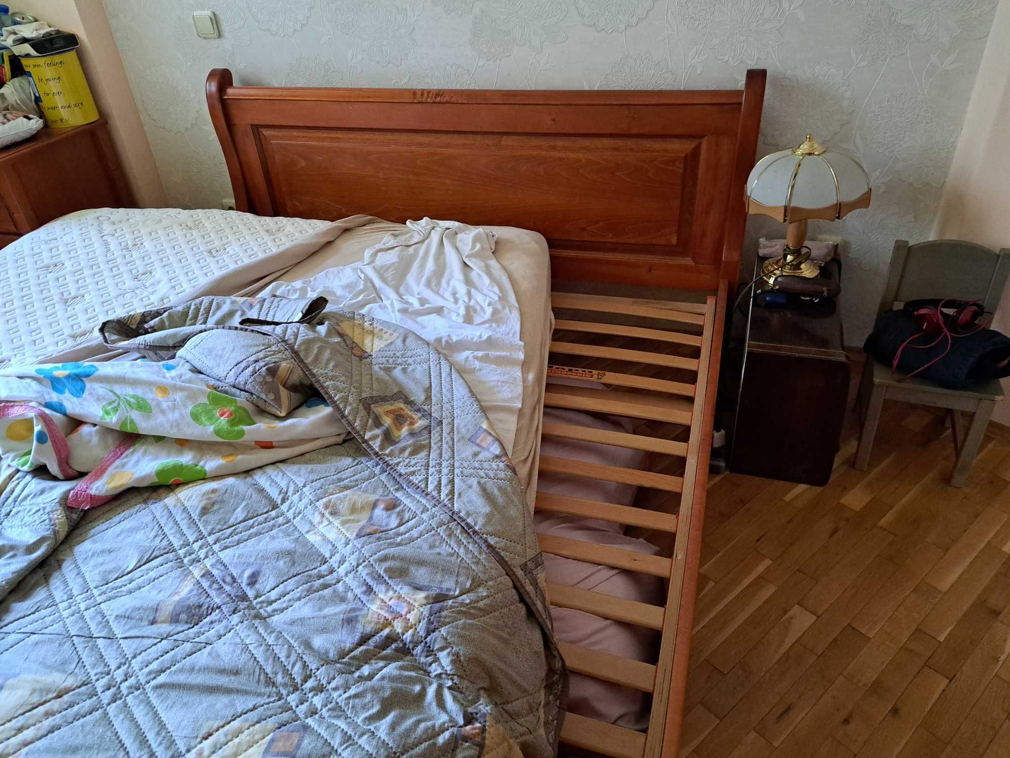 Спалня от масивно дърво от Олимпия Орешака, подматрачни рамки и матрак