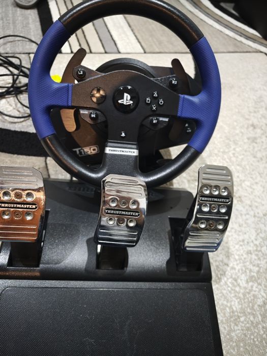 PS4 Slim 1Tb + volan Thrustmaster T150 PRO
