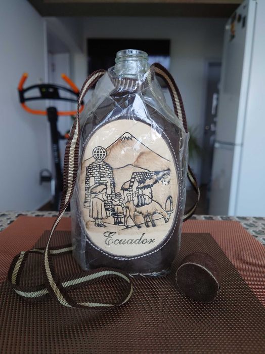 Стилно и красиво ,колекционерско предложение от Еквадор.