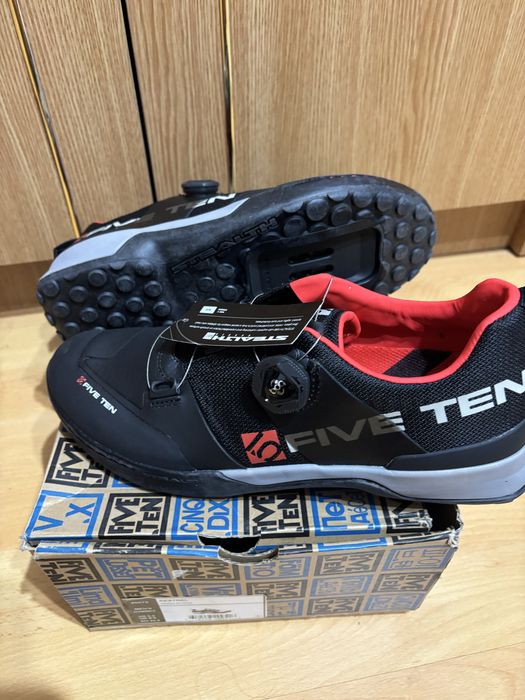 Pantofi de ciclizm 44