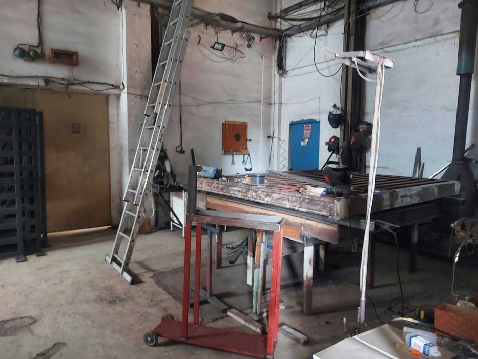 Spatiu industrial echipat cu utilaje produc. mobila,confectii metalice
