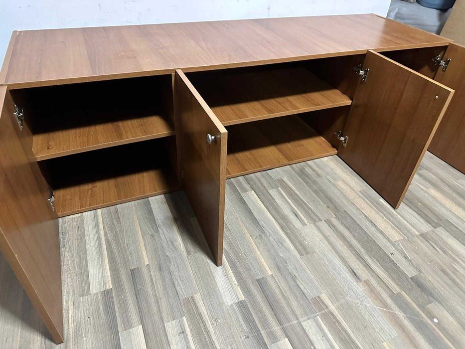 Comoda 1,93 m cu 3 usi si rafturi; Pantofar; Mic dulap cu depozitare