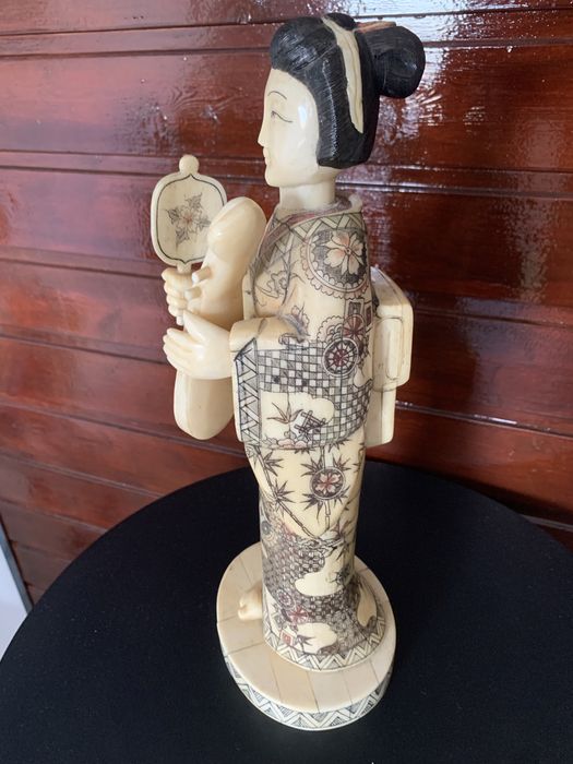 Винтидж китайска фигура от кост, 33 см,1960-70г.