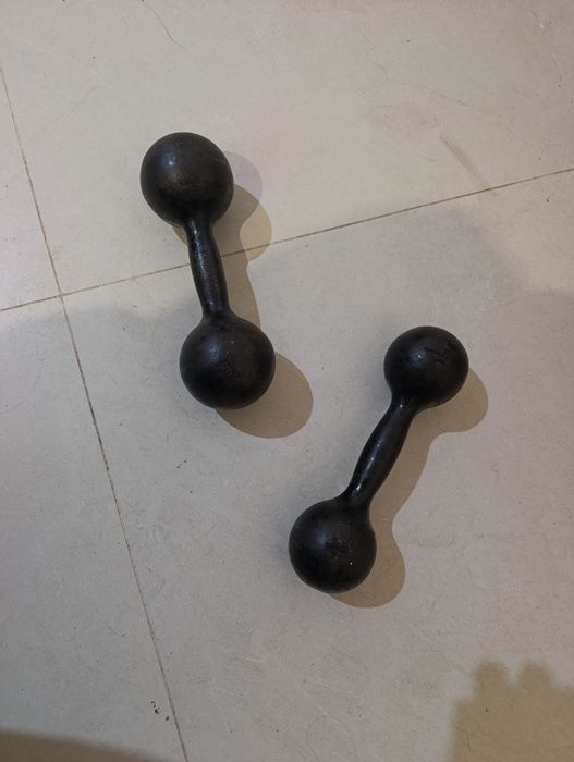 Продам гантели 5кг и 4 кг