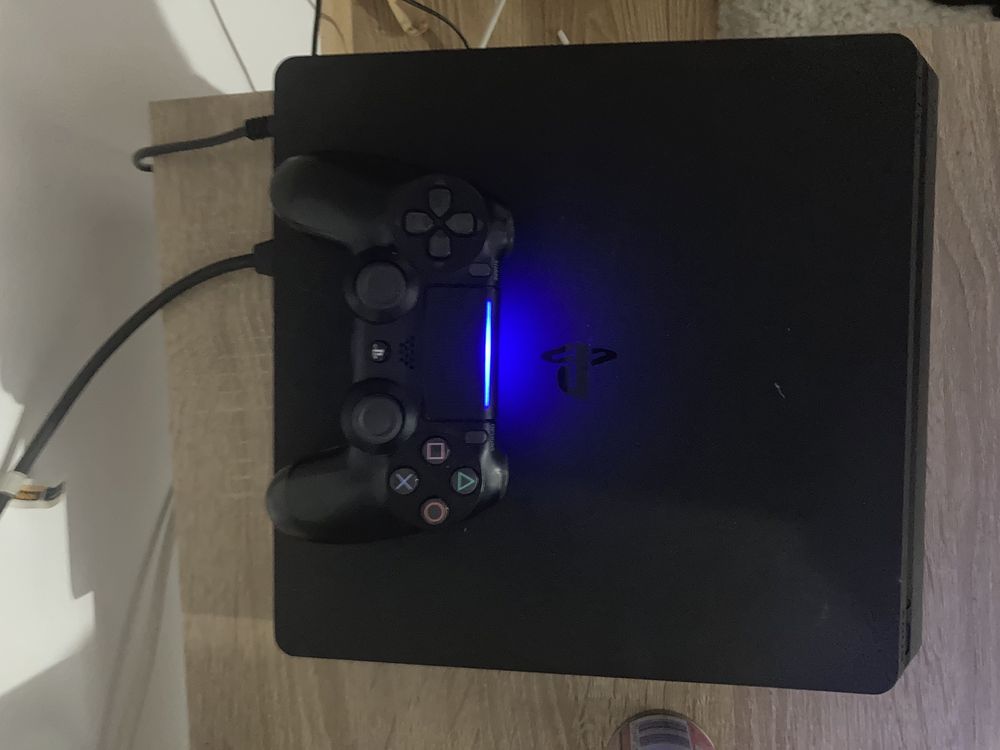 Ps4 slim 1tb + 1 controller