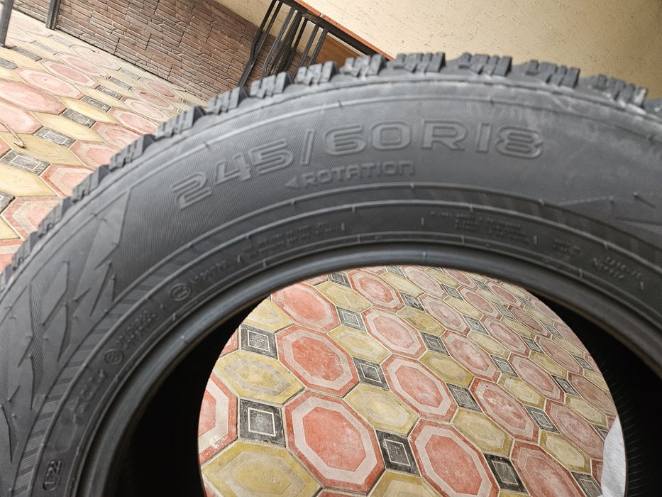 Новая, зимняя резина Nokian R18.  Новая  245/60 r18