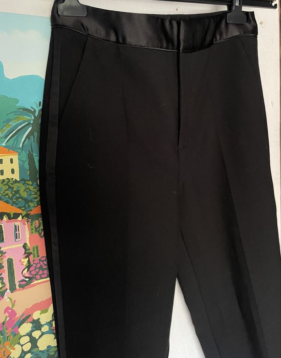 Costum zara negru cambrat cu detalii de satin