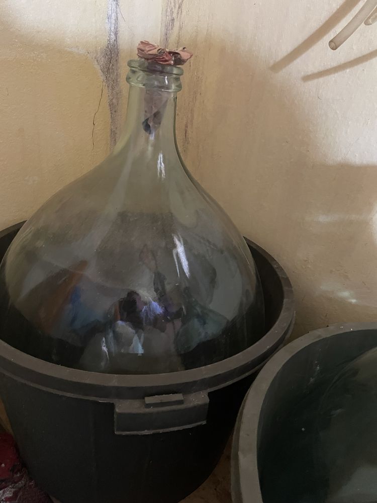 Vand damigene sticla cu cos plastic