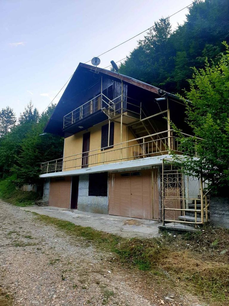 Продава се Къща в с. Чифлик, Област Ловеч - 196 кв.м за 391 €/кв.м - Снимка #1