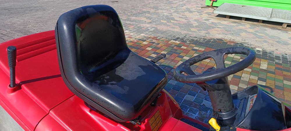 Tractoras de tuns iarba