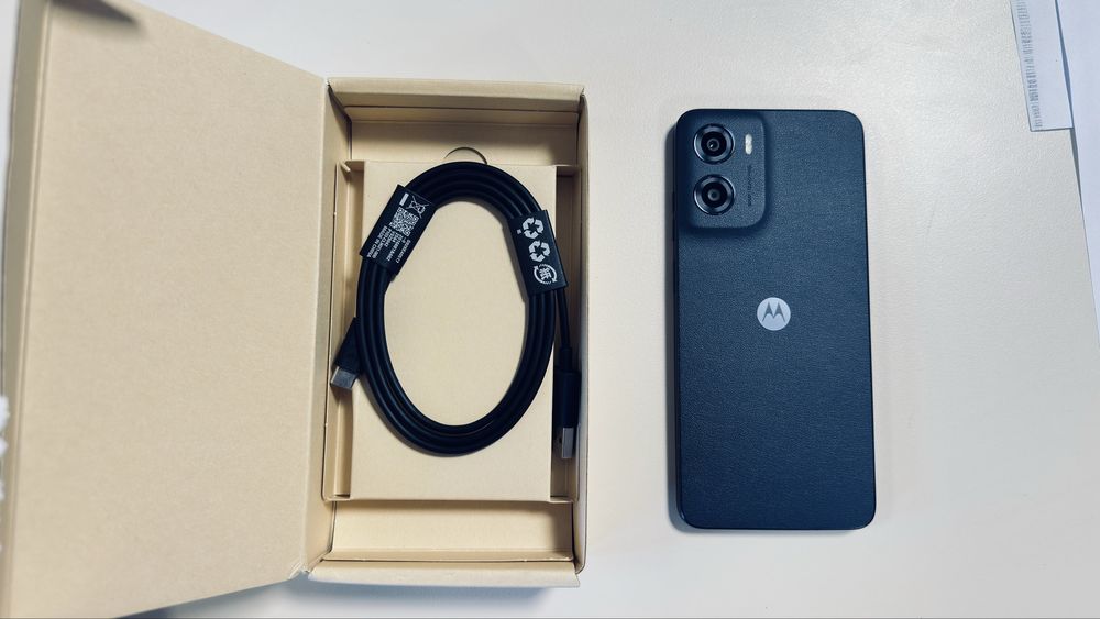 Мобилен телефон Motorola - Motog05