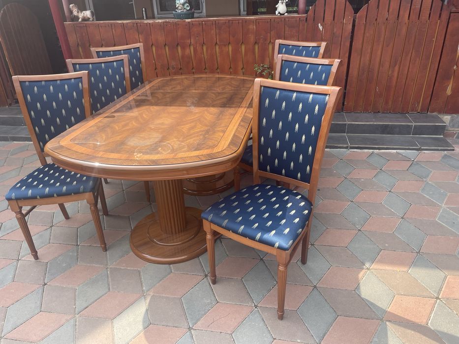 Masa din lemn masiv cu 6 sacune