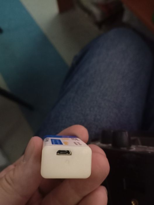 Металлоискатель и много аккумуляторов