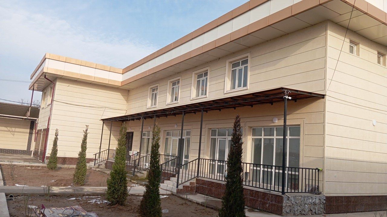 Нотурар Бино сотилади М 39 автомагистрал йулида