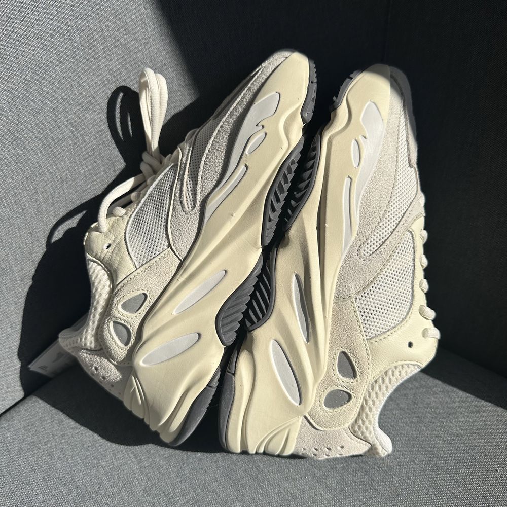 Adidas Yeezy 700 Analog 38;41 1/3; 44 ; 44 2/3 ; 50 ( nu nike nu jorda