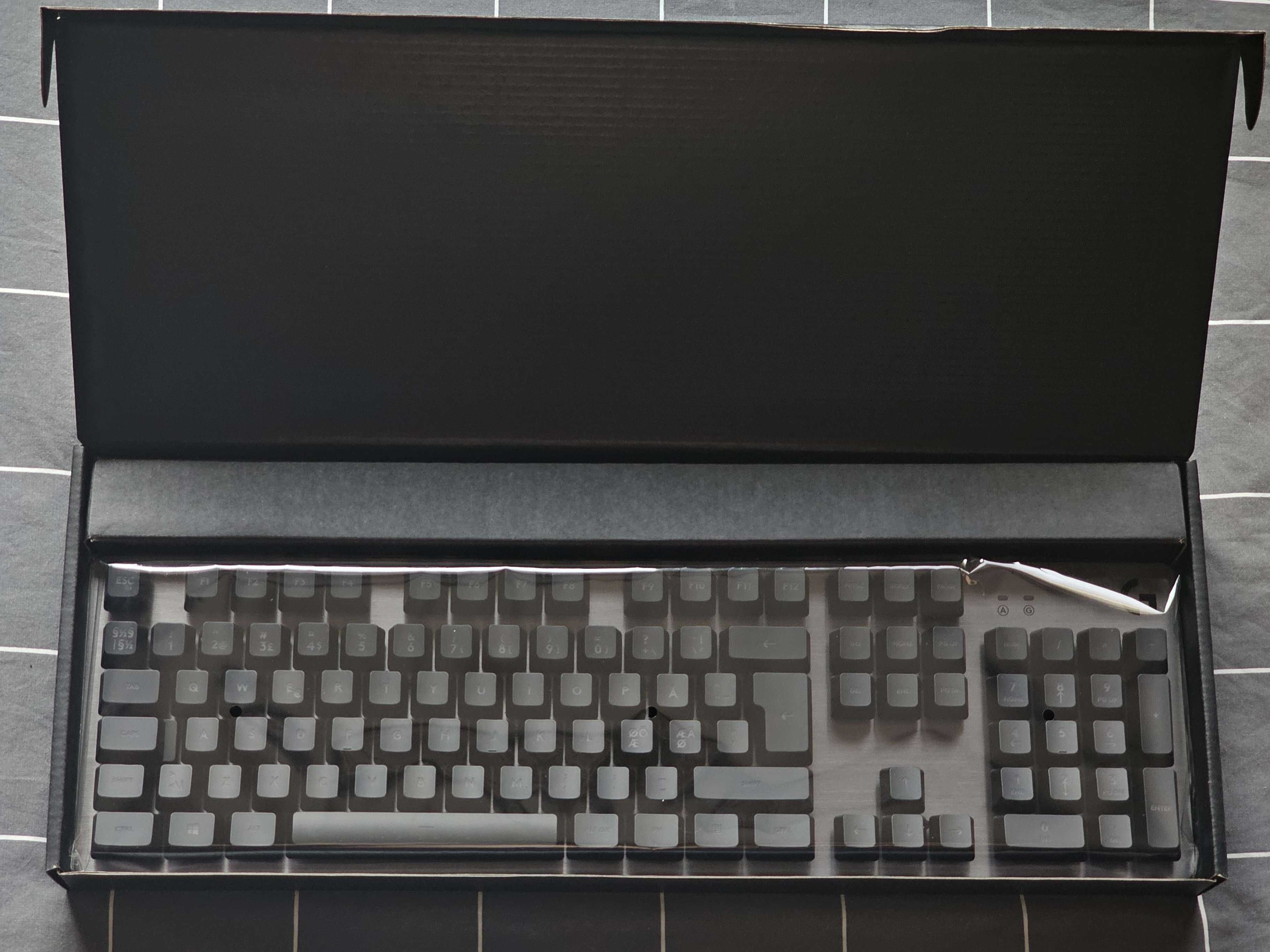 Logitech G512 Carbon – Механична геймърска клавиатура с RGB