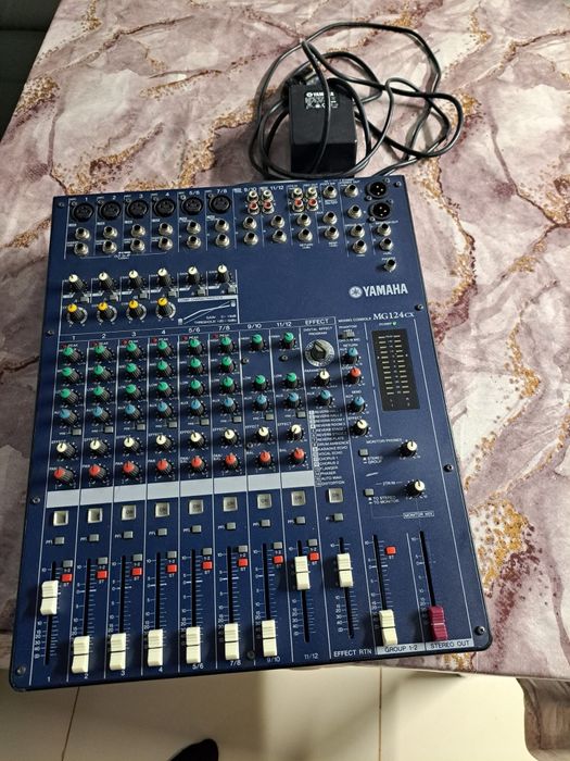 Vând mixer Yamaha