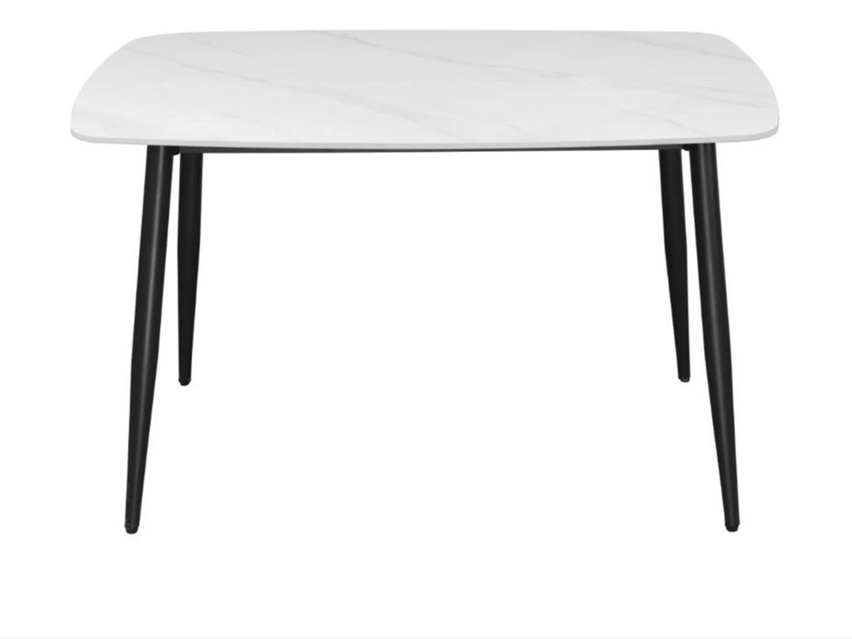 Masă modernă și elegantă