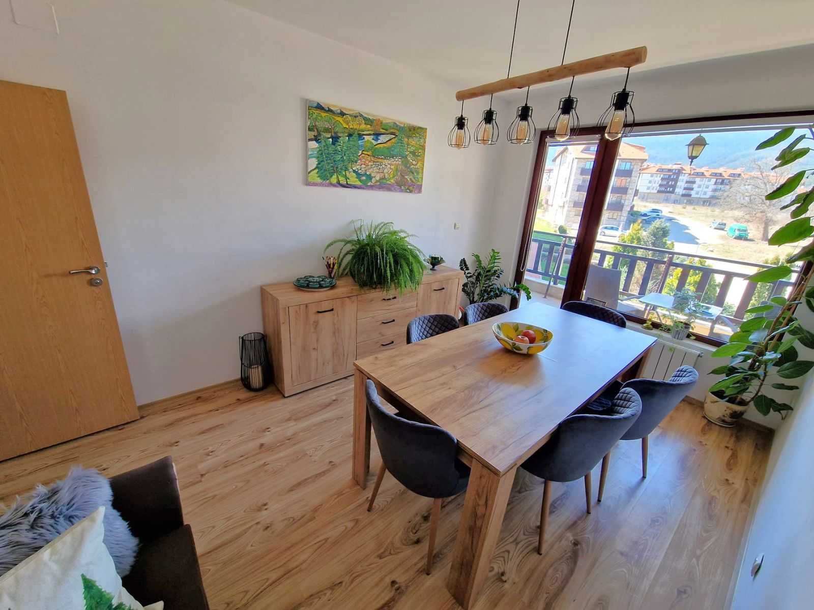 Банско: Уютен тристаен апартамент с фронтална гледка към Пирин планина