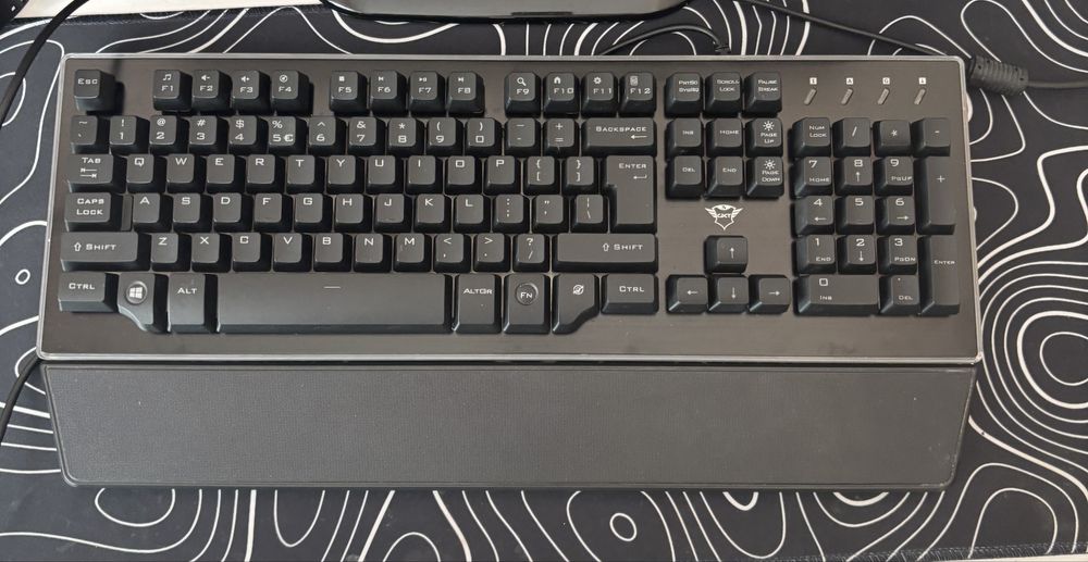 Геймърска клавиатура Trust GXT 860 Thura Semi, черен