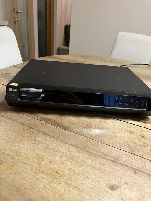 Система за домашно кино LG от 5 тонколони, субуфер и DVD receiver