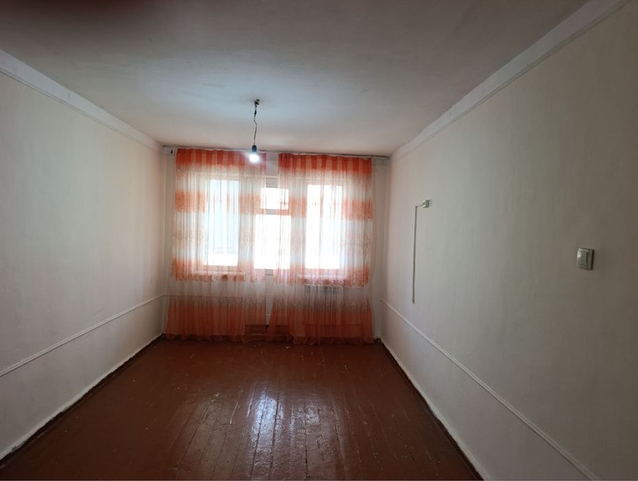 Сдается в аренду 2х комнатная квартира в Чирчике.Возле рынка Октябрь.