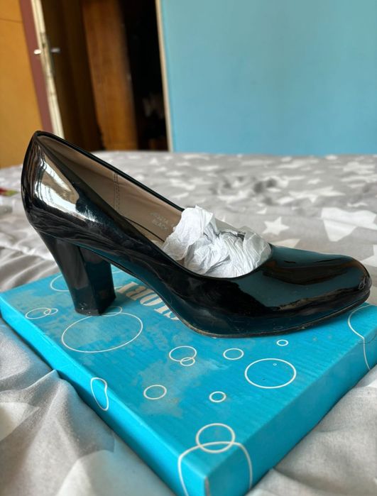 Черни дамски обувки с ток