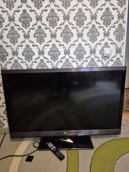 Продам не рабочий Телевизор LG