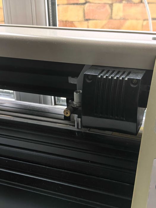 Продам плоттер срочно