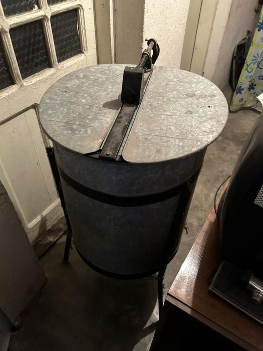 Центрофуга за мед и кошери