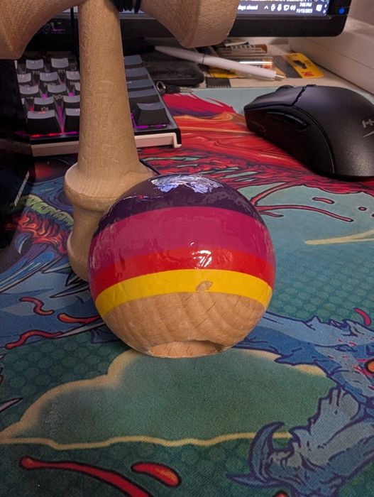 O Kendama grip foarte cu balene hole și rulment