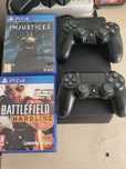 Vând schimb PS 4 cu trei jocuri și doua cosole