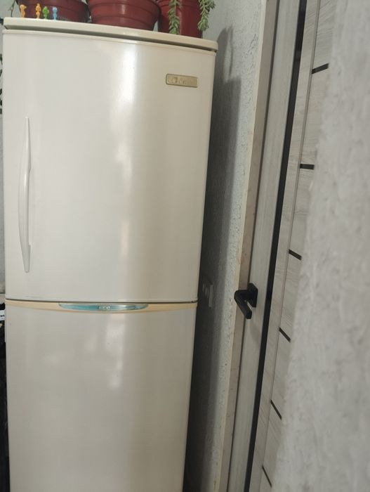 Продаётся двухкамерный холодильник "Sino"