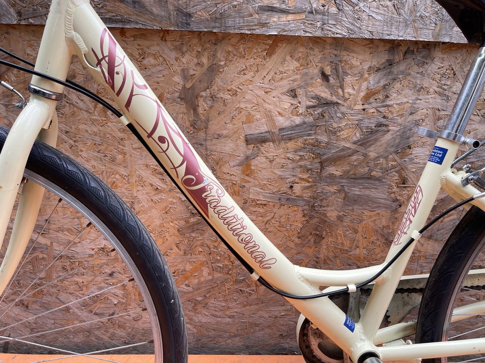 Bicicleta traditional cadru dama roti 28”