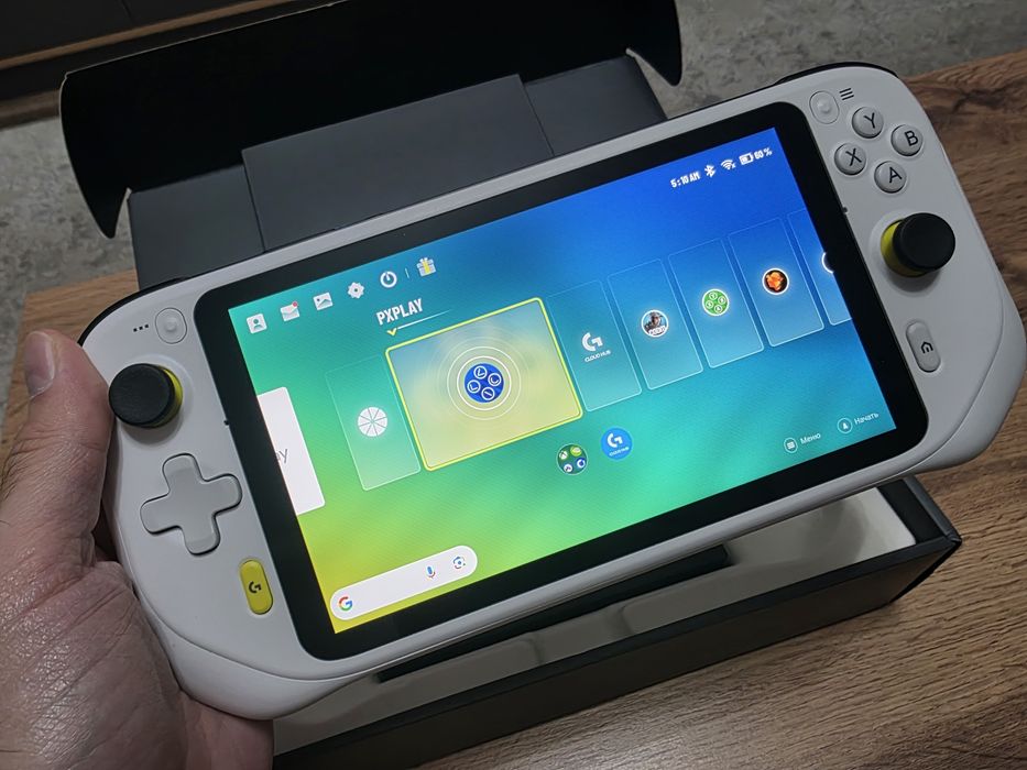 Продам Logitech G Cloud - приставка для облачного гейминга