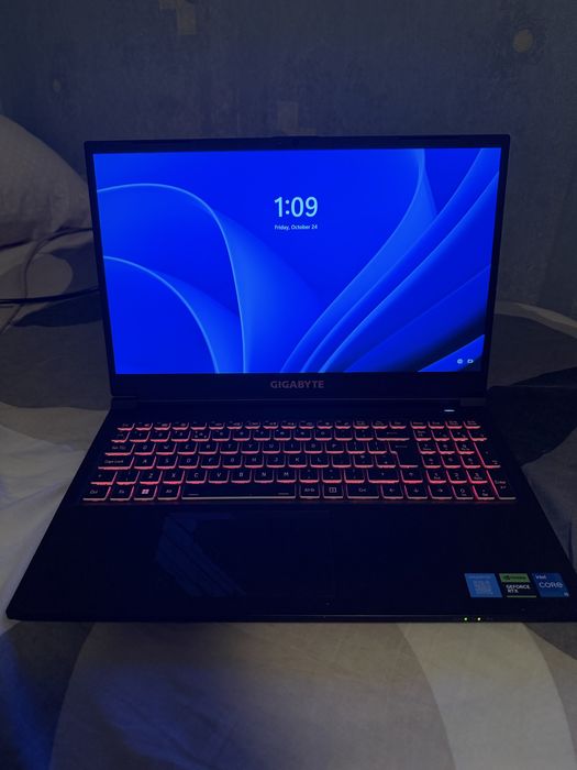 лаптоп gigabyte G5 KF5