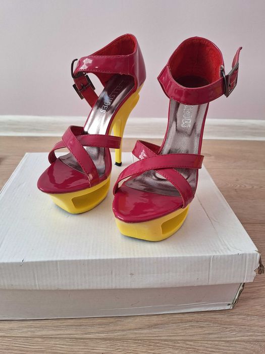 Обувки на висок ток