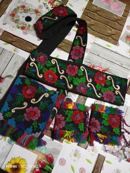 Vând Trăistuță,mânecari,și brâu băieți