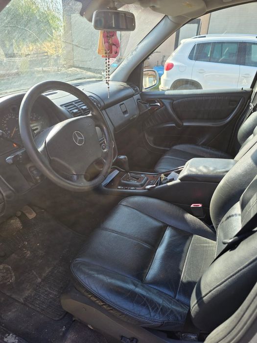 Dezmembrez Mercedes ML 270