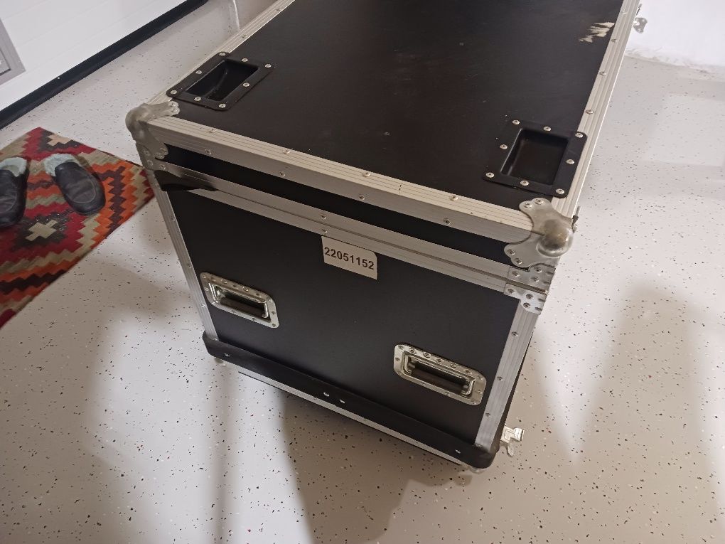 Flyht pro case stacking