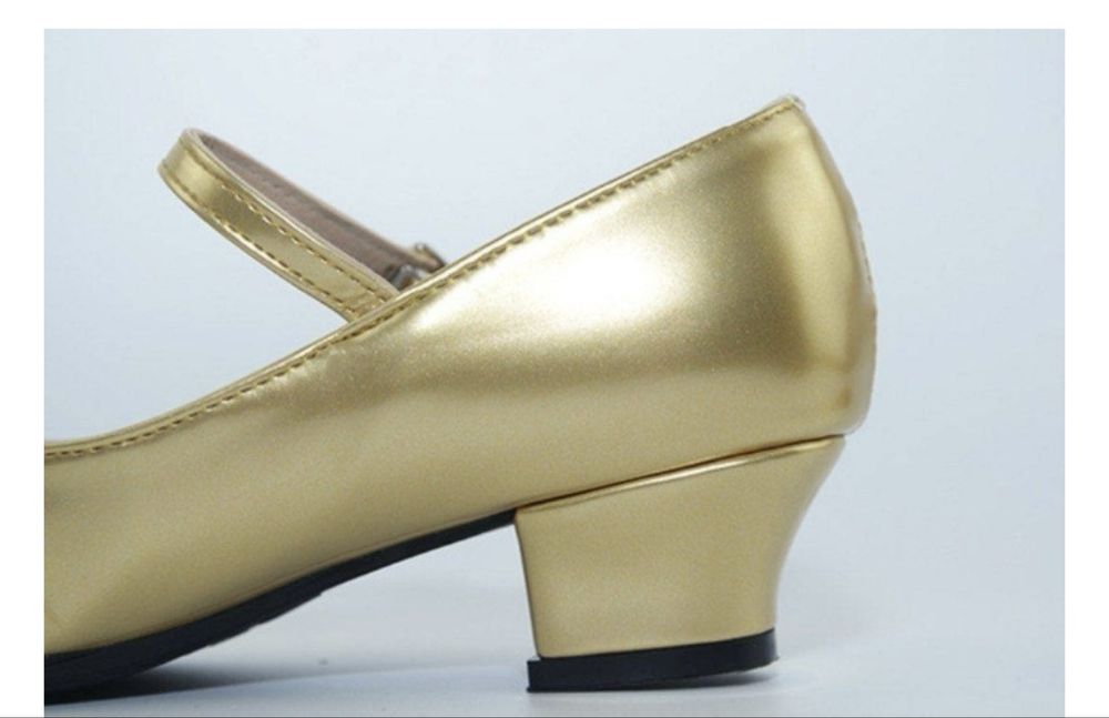 Золотистый туфли