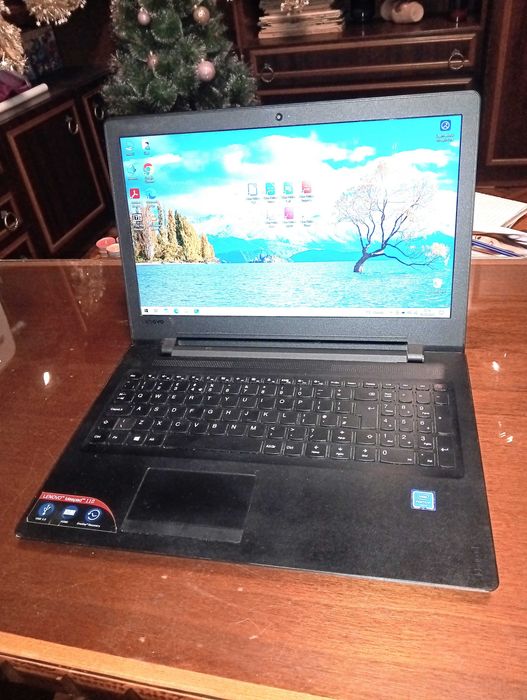 Продавам добър Lenovo лаптоп с Intel CPU, 8gb рам, 500gb хард и калъф