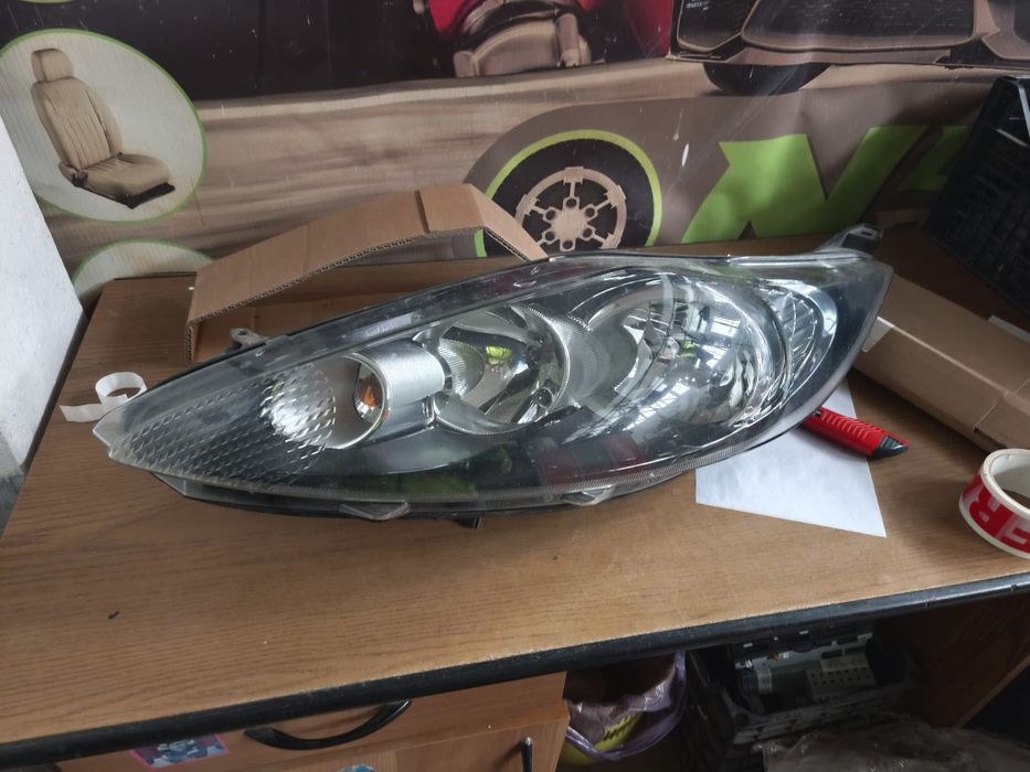 Far stânga Ford Fiesta MK6 Facelift