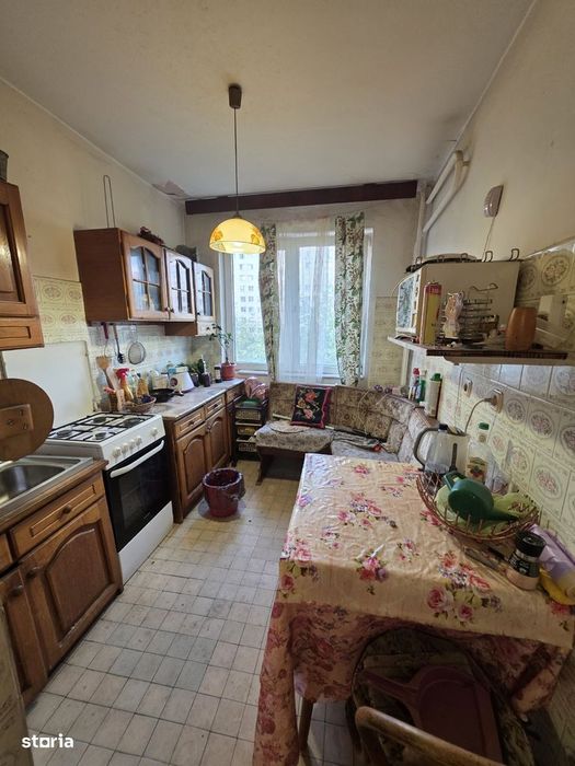 Trapezului, 5 minute metrou 1 Decembrie 1918, pe B-ul Theodor Pallady