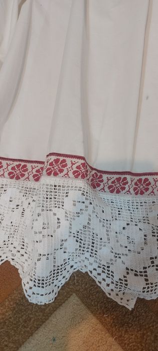 Poale costum popular