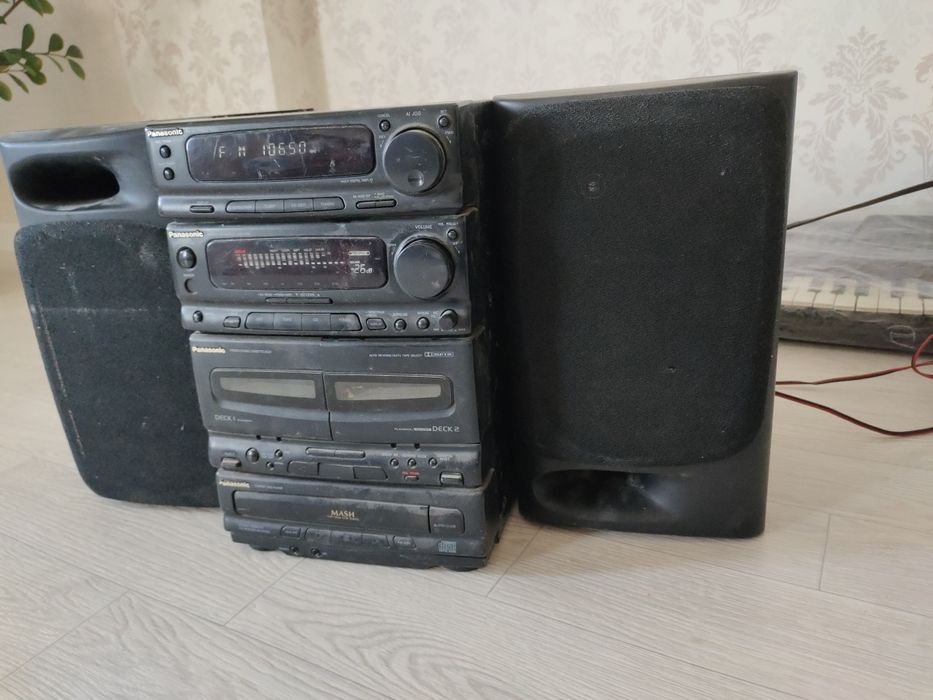 Музыкальный центр Panasonic.
