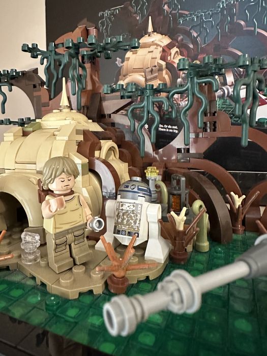 LEGO STAR WARS Dagobah Jedi Training diorama 75330