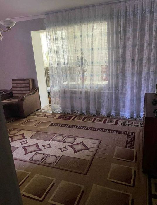 Квартира продаётся Чиланзар 8 2/4/4 кирпич меб тех бал 2*6 парус
